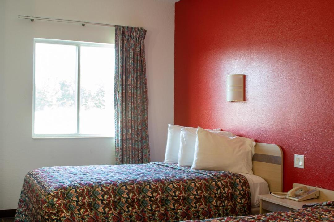 Morgantown Inn & Suites Ngoại thất bức ảnh